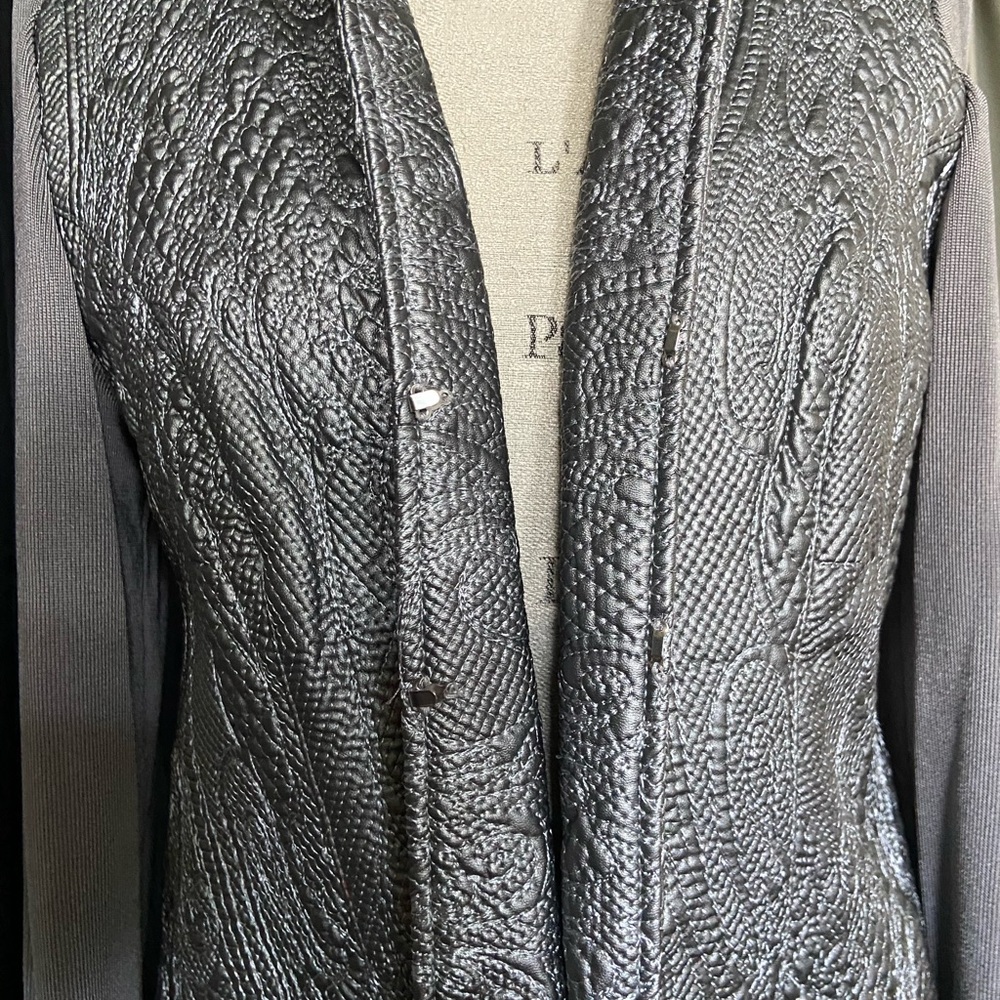 Peter Nygard Silver-Grey Textured Vegan Leather Jacket (M) - Picture 3 of 11